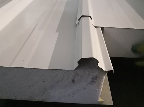 藍白色梯形樹脂瓦